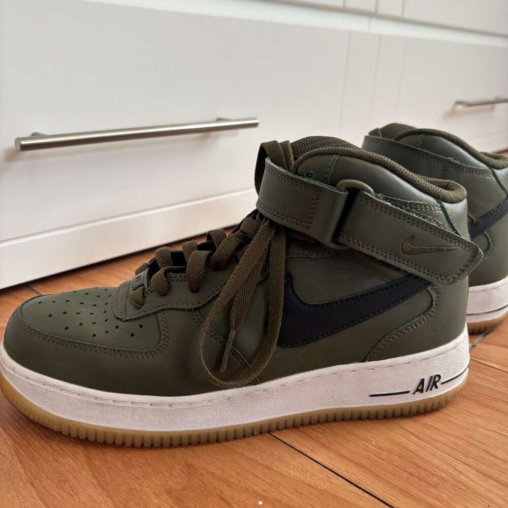 Women's Nike Air Force 1 High Top Sneakers | Size 8.5